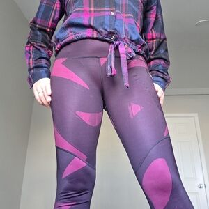 Authentic Lululemon high-rise leggings with an abstract geometric print in purpl